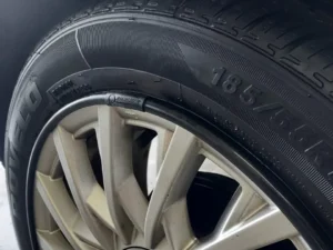 Black Alloy Gators fitted to Fiat 500 Lounge